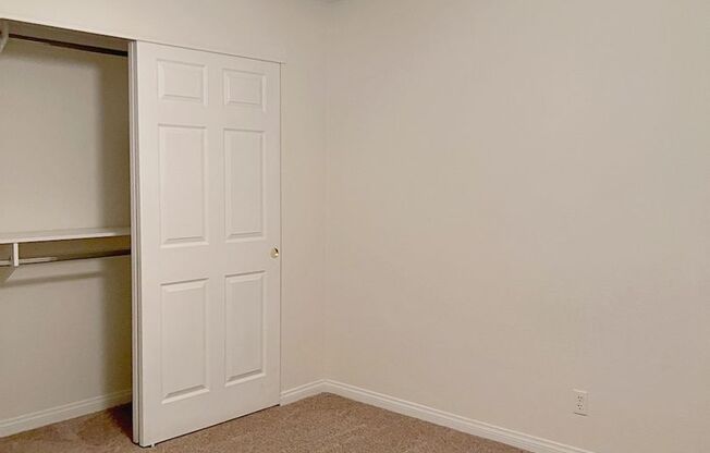 3 beds, 2 baths, $1,600, Unit Unit 2201