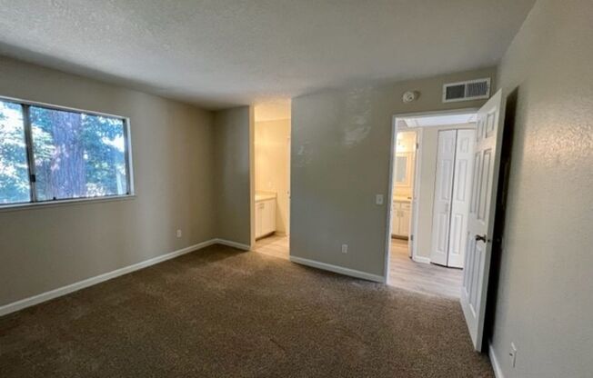 1 bed, 1 bath, 700 sqft, $1,550, Unit 38