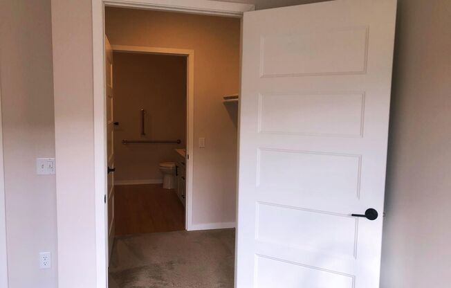 1 bed, 1 bath, 1,013 sqft, $2,989, Unit 102