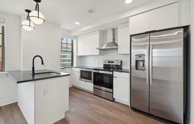 1 bed, 1 bath, 764 sqft, $3,335, Unit 902
