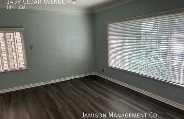 1439 CEDAR AVE