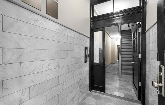 18 Cornelia St #10
