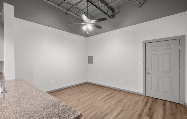 612 W Texas Ave