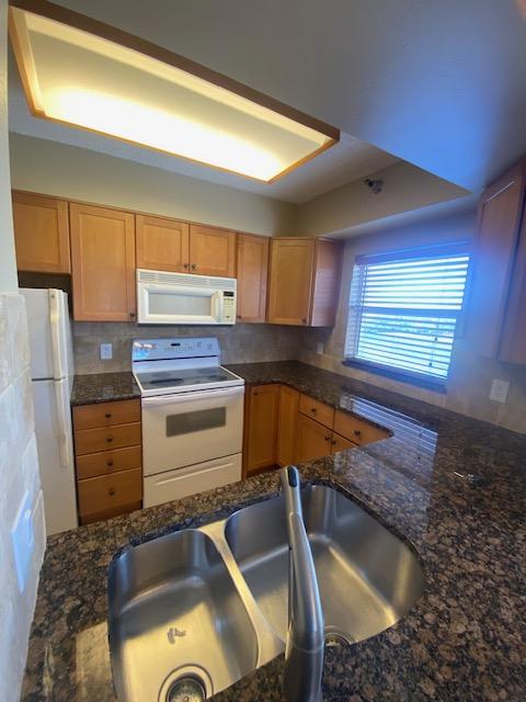 1 bed, 2 baths, 760 sqft, $1,600