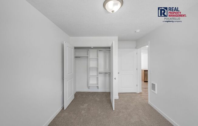 3 beds, 2 baths, 1,080 sqft, $1,125, Unit #217