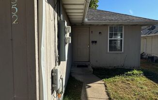 2 beds, 1 bath, $885