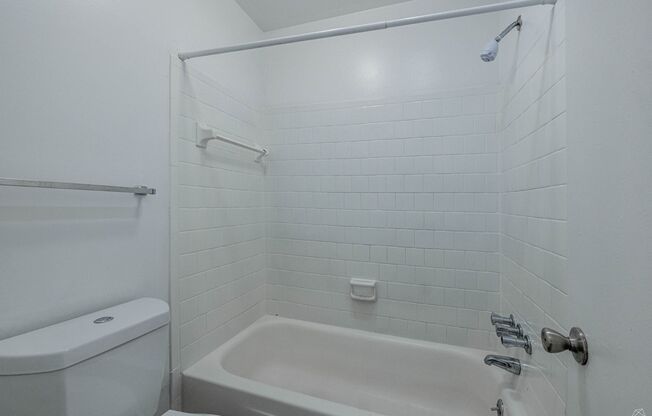 1 bed, 1 bath, 672 sqft, $1,100, Unit 2298-11