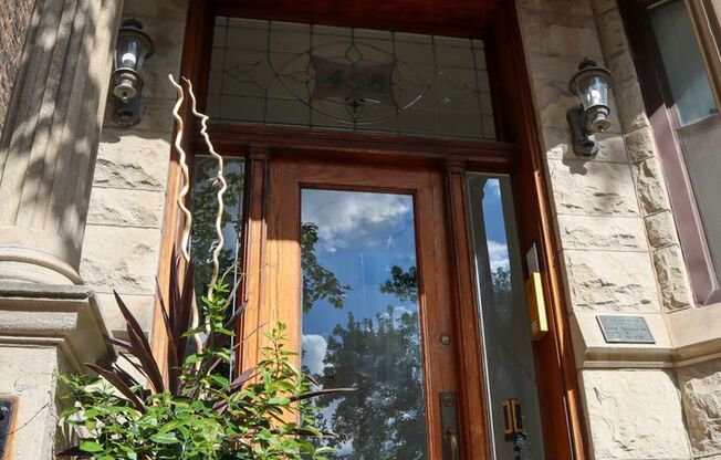 905 S Claremont