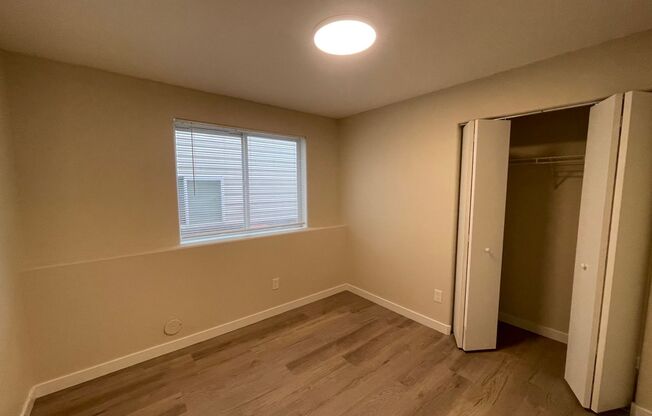 2 beds, 1 bath, 990 sqft, $1,400, Unit 2