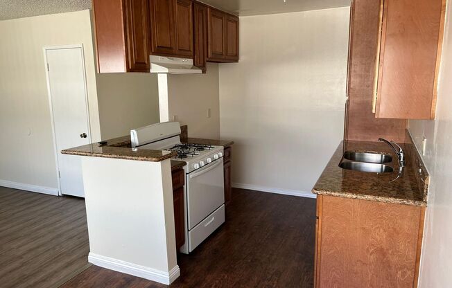 2 beds, 2 baths, 880 sqft, $2,000, Unit 16