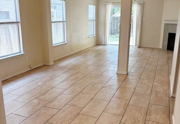 1311 HAZELBURY LN