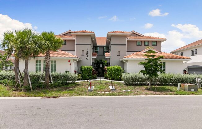 3 beds, 2 baths, $2,950, Unit #201