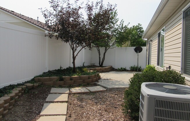 Beautiful Updated 3 Bedroom Ranch Style Home In Green Valley Ranch