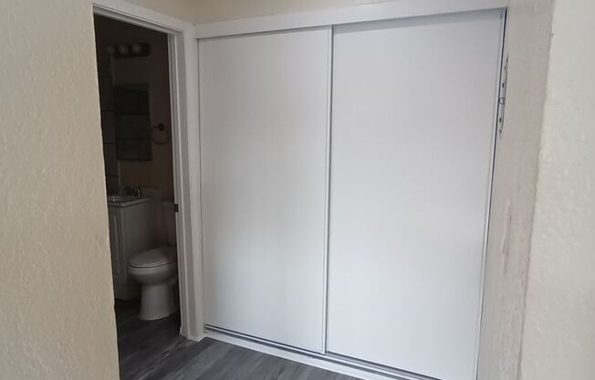 1 bed, 1 bath, $1,300, Unit 2501-15