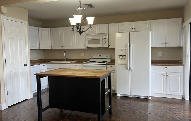 3/2 Lakeview Townhome in Pembroke Pines