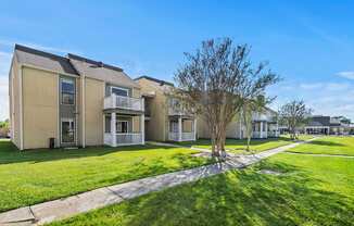 the preserve at ballantyne commons exterior of apartments with grass