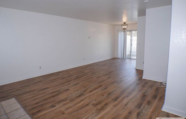 2-Story OB/Point Loma Townhome w/1 Car Garage