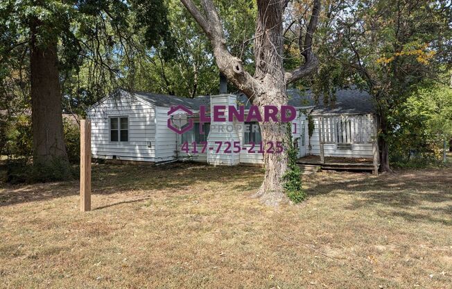 Charming House With a Large, Fenced in Yard!