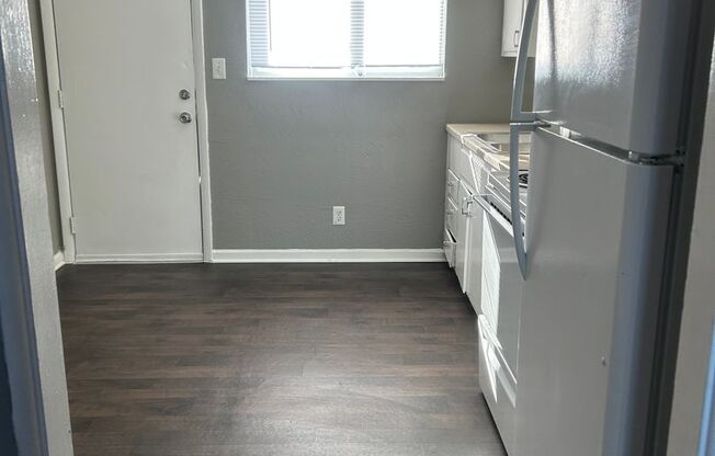 2 beds, 1 bath, 750 sqft, $1,070, Unit B08 1050 14