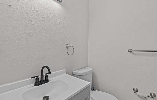 2 beds, 1 bath, $1,350, Unit Unit A