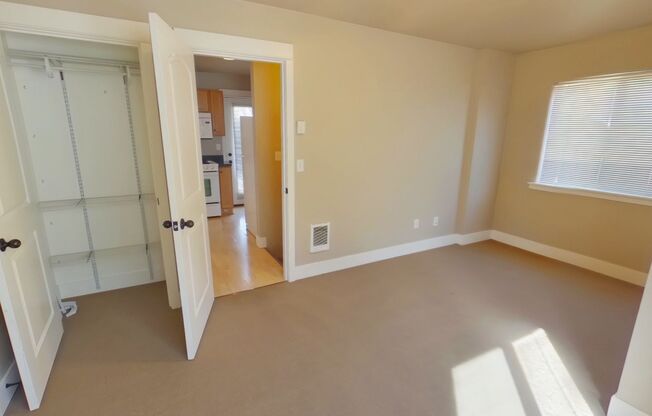 2 beds, 1 bath, $1,600, Unit 2