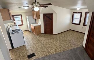 614 Douglas Ave, Des Moines, IA 50313