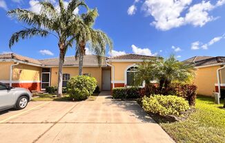 Gorgeous 3 Bedroom, 2 Bathroom Villa in the LOVELY Lake Marion Golf Resort!!