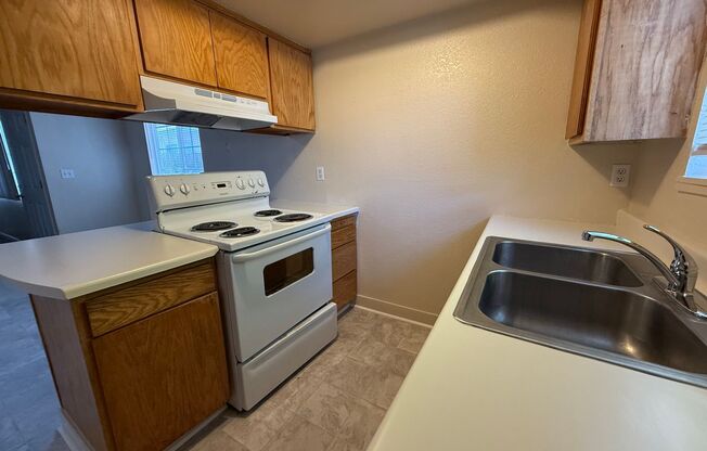 5919 Clover Manor Way - Sacramento 95824