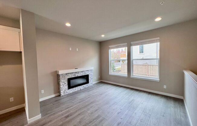 Newer, Modern Lynnwood Townhome