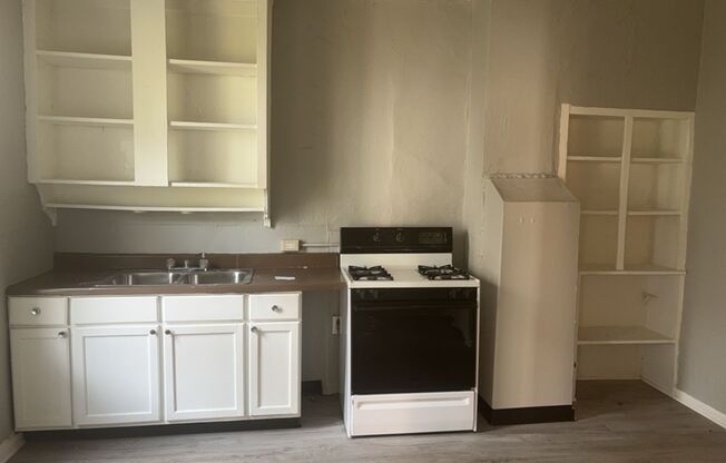 1 bed, 1 bath, 580 sqft, $975, Unit Unit 4