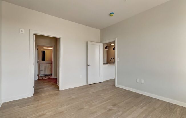 1 bed, 2 baths, 925 sqft, $1,999, Unit 504