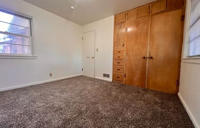 2 beds, 1 bath, $1,595