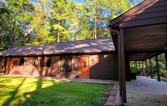 Remodeled secluded wooded oasis off of Qualla Road with handicap access