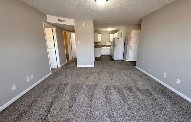 3 beds, 1 bath, 820 sqft, $1,395, Unit 1343w