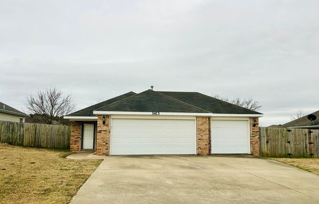 Charming 3-Bedroom, 2-Bathroom Home for Rent in Bentonville