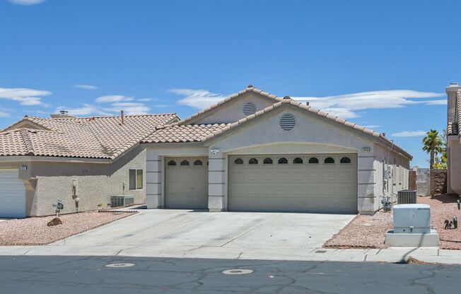 NW single Story!!! Small Pool!!!! Solar Panels!!!! 3 Car Garage!!!  Gated!!! All appliances included!!! Solar screens!!