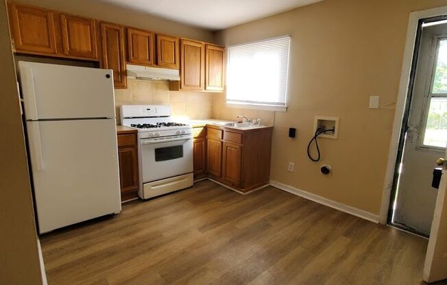 2 beds, 1 bath, $1,050, Unit 16 Pollux Circle E. -Apt 1