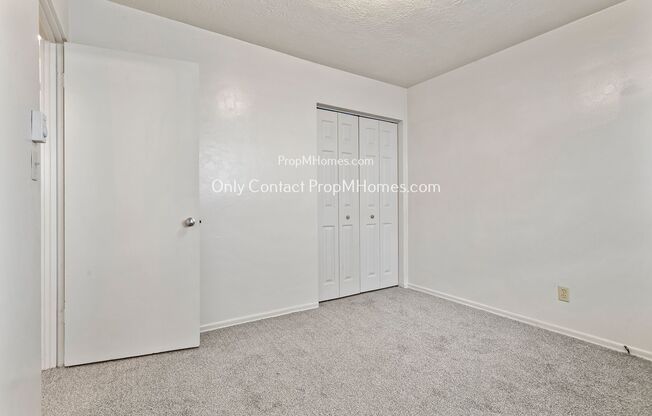 2 beds, 1 bath, $1,349, Unit 2211 NE 81st Avenue