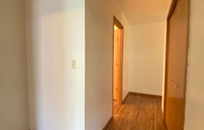 3 beds, 1.5 baths, 1,242 sqft, $995, Unit Unit A