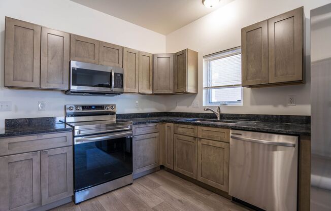 5 beds, 2 baths, $2,935, Unit 373