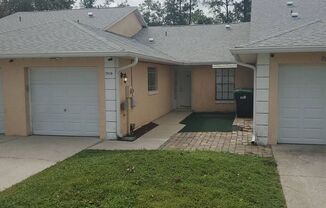 2 Bed/ 2 Bath Available Now In University Gardens!
