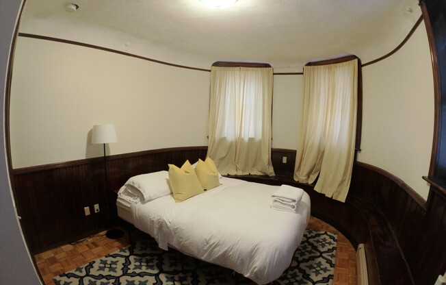 1 bed, 1 bath, $2,300, Unit B1