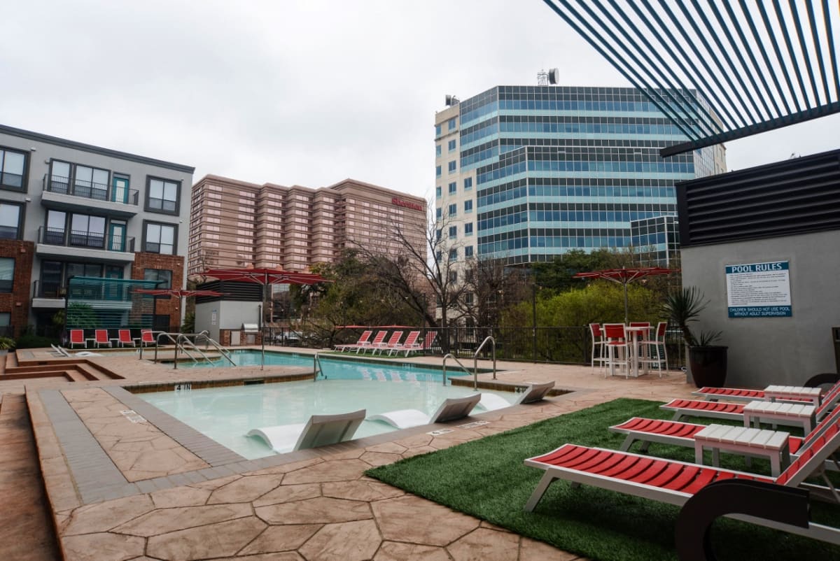 LIVE IN THE HEART OF DOWNTOWN