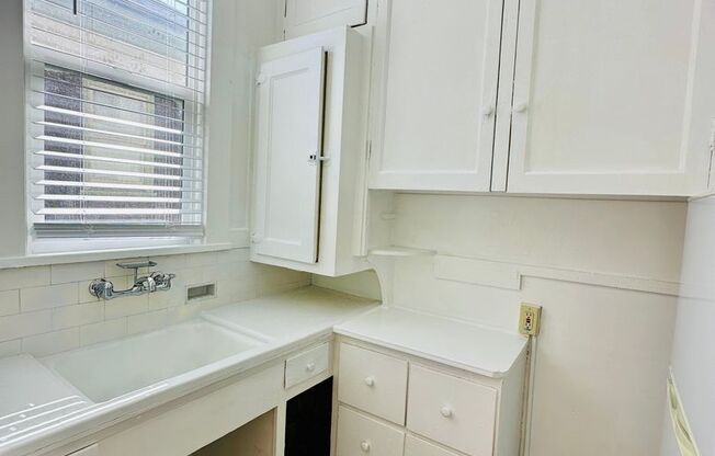Studio, 1 bath, 350 sqft, $1,795, Unit Haste #16
