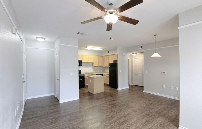 1 bed, 1 bath, 715 sqft, $1,051