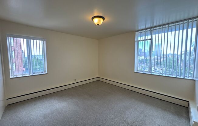 2 beds, 1 bath, 835 sqft, $1,295, Unit 712