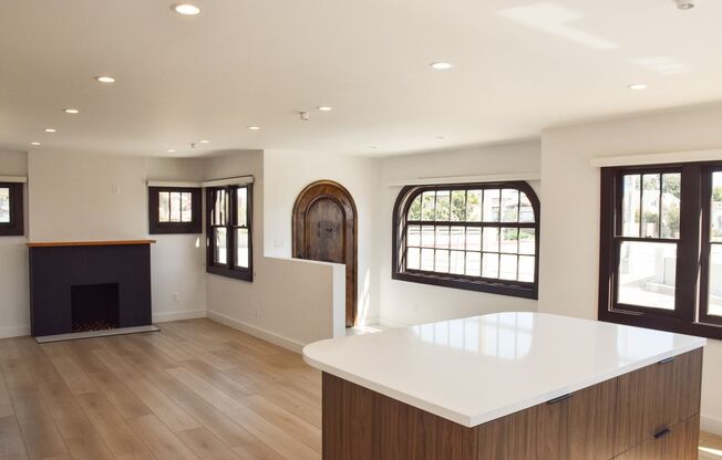 Ocean Park, 317-321 / 4TH, 2528