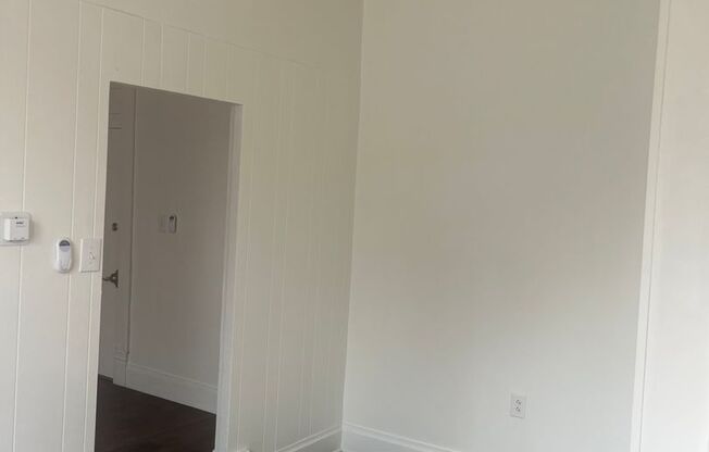 Studio, 1 bath, $900, Unit APT4 R