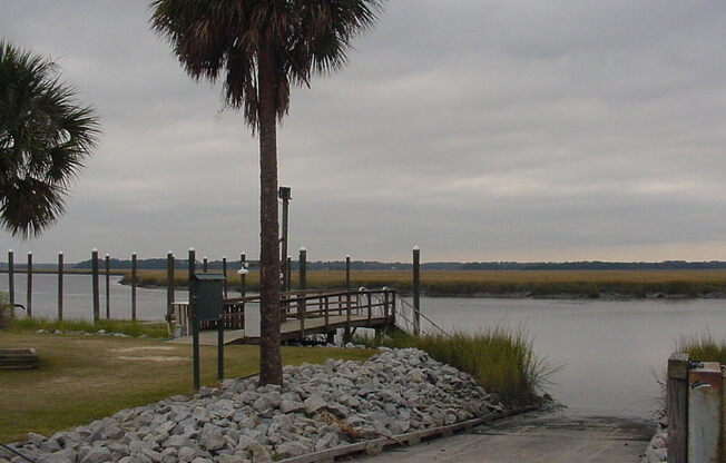 4 bed/2ba. Community Dock & Boat Ramp!