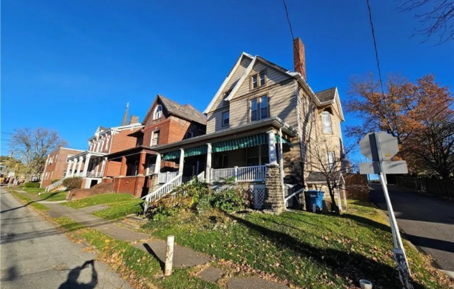 19 EAGLE ST